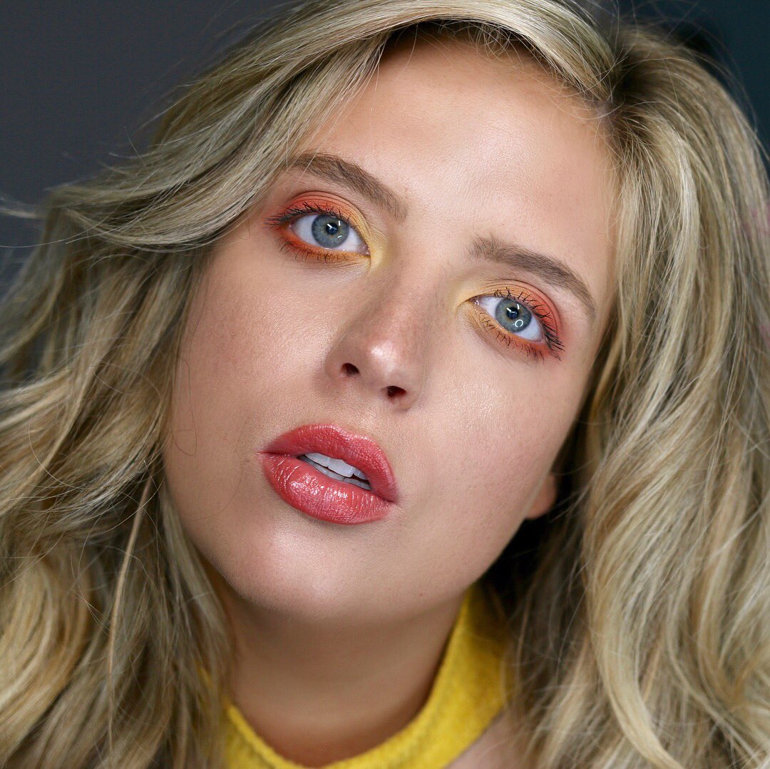 keelyraquel's tweet photo. Just shared a new makeup tutorial on my @YouTube channel 🌅Sunset Eyes🌤 inspired by one of the beautiful @RomeeStrijd’s makeup looks! I was inspired by the bright colors so I created my own version. Link to my tutorial: https://t.co/P8v1hiBM38 😘 #keelyraquelmua https://t.co/T9Hkh6MtUF