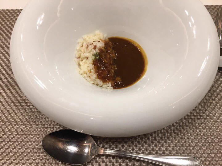 究極の一口？レストランのカレーが凝り過ぎて明らかに分量がおかしくなっているｗｗｗ