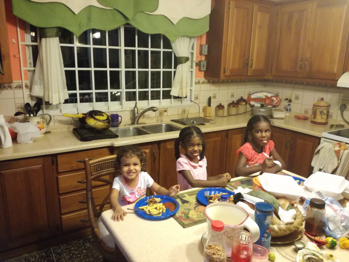 Brentos7's tweet photo. #DinnerCrew https://t.co/AGnlhCq0xX