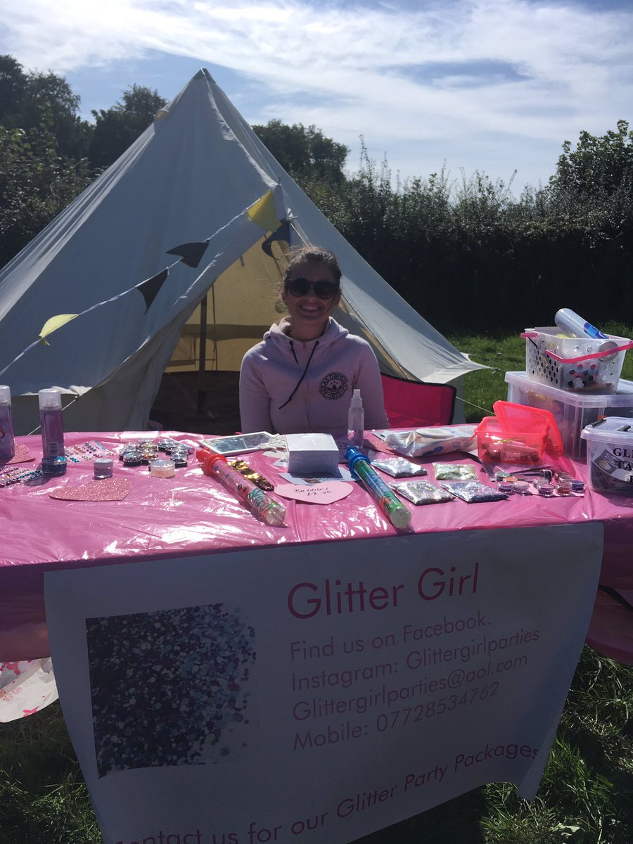 cerys_sadler's tweet photo. @Glittergirlpar1 are here with the lushest glitter at @Oakfest1 - who doesn't love a bit of sparkle! ✨ they even have @CLIC_Sargent colours https://t.co/GyuMrINIBq