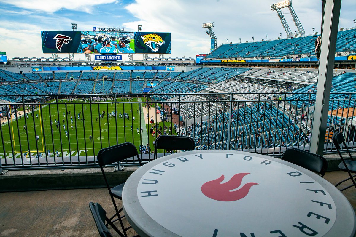 EverBankStadium's tweet photo. The @nexgrill_ind Tailgate Cabana is now open to the public.
Head up to the Sky Patio and enjoy the game. https://t.co/z827qUFzqg