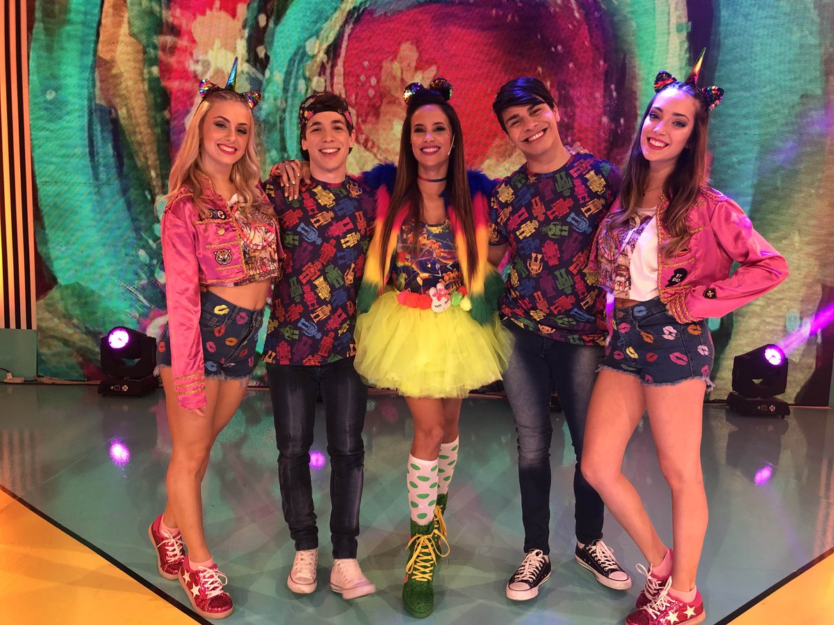 HOY mi UNIVERSO para cantar, bailar y jugar todos juntos!!! 💖🦄💖🦄💖🦄💖🦄
9:30hs por <a href="/AmericaTV/">América TV</a>