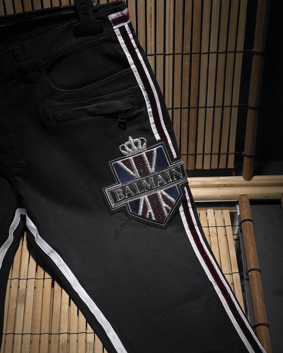 zoofashions's tweet photo. Balmain Black Distressed Jeans with Badge: https://t.co/i6NqEaftb9
#balmain #balmainarmy #balmainparis #balmainhomme #balmaniac #olivierrousteing #jeans #denim #highfashion #stylegram #instagood #luxurious #luxury #fashion #style #menswear #mensfashion #london #zoofashions https://t.co/NCUIY8J2oy