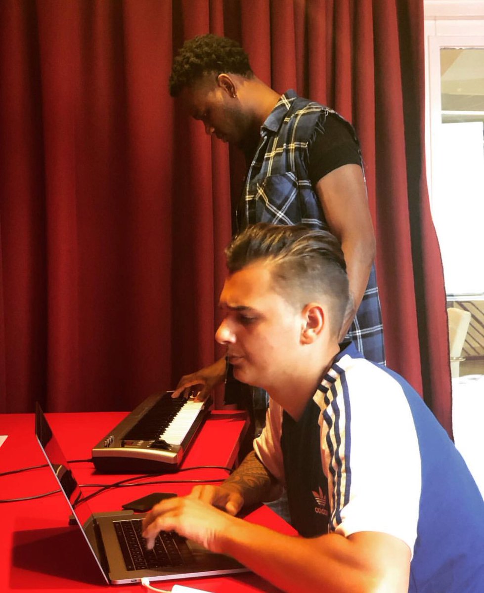 AvalonMusicNL's tweet image. Zefanio cooking some heat in the studio 🔥