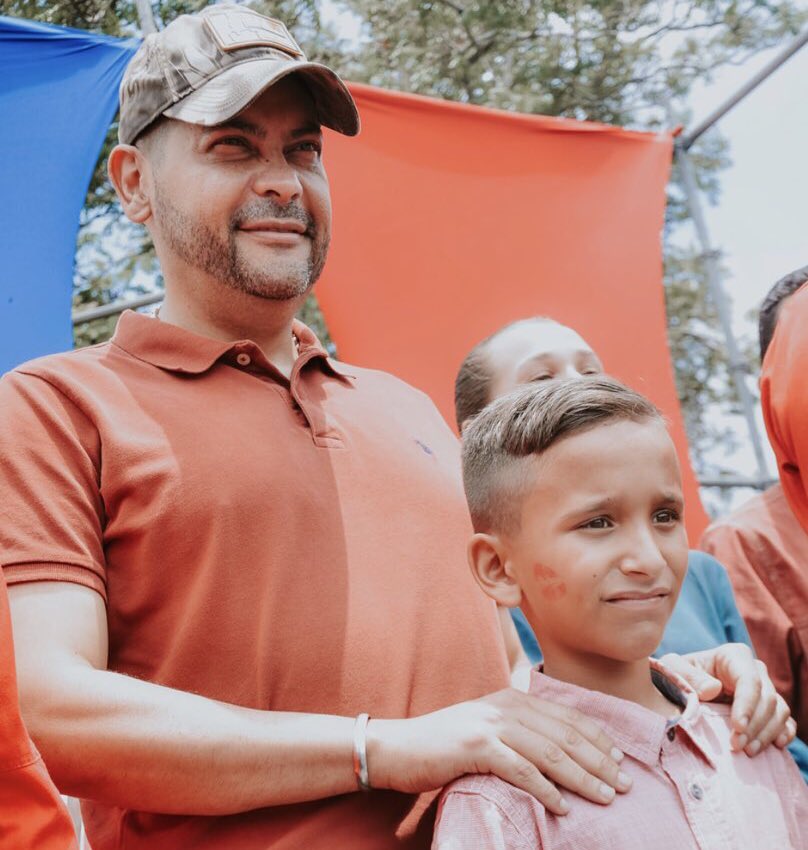 Omar_PrietoPSUV's tweet photo. Jesús dijo: Dejen que los niños vengan a mí, y no se lo impidan, porque el reino de los cielos es de quienes son como ellos.
Mateo 19:14
Y por ellos que son el futuro de la Patria Grande, trabajamos con especial agrado y esfuerzo. Buenos días, #ZuliaMia https://t.co/YALeL55qMU
