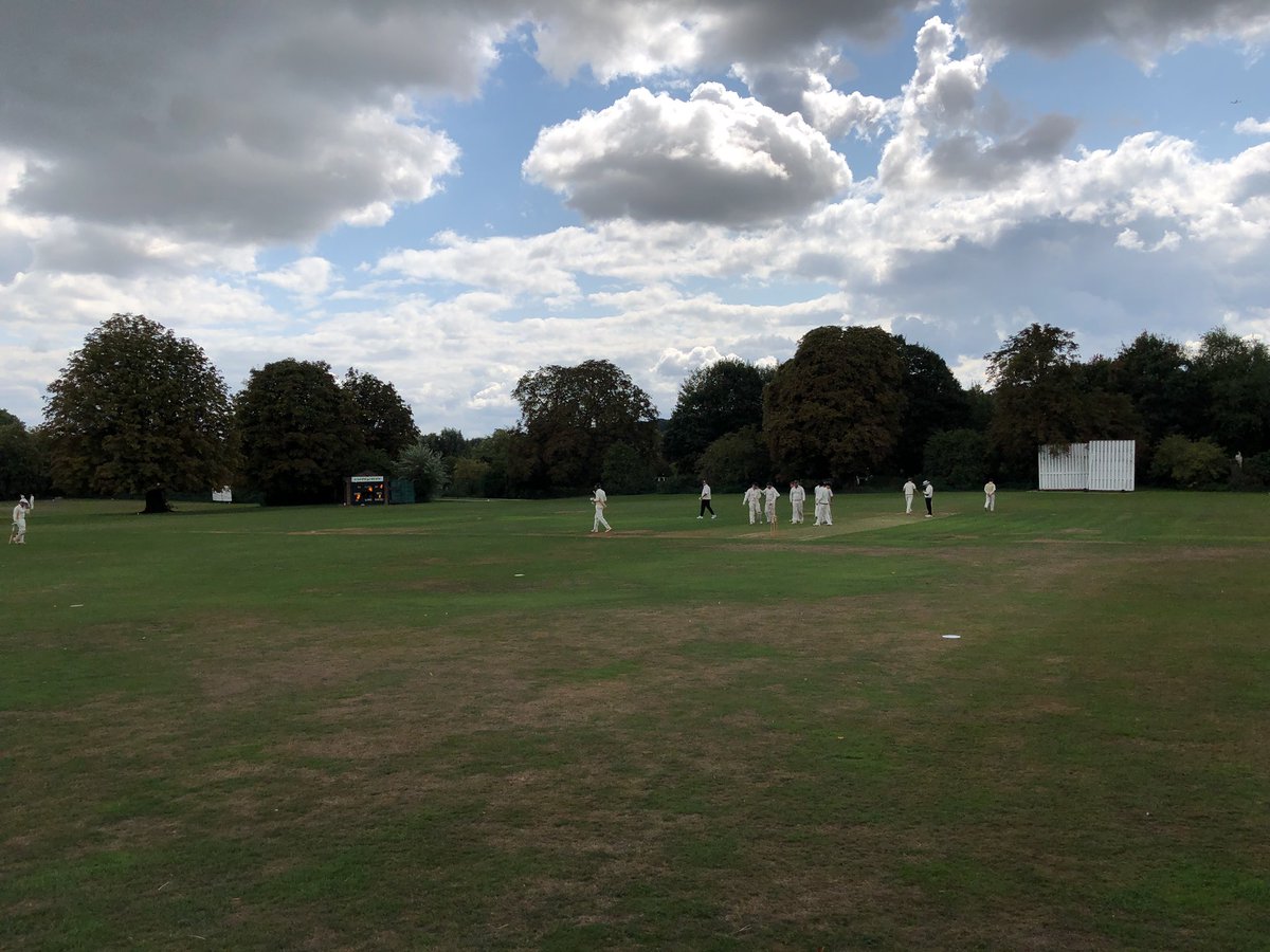 HHTCC1850's tweet photo. #HHTCC2 win the toss and bowl in this all important promotion decider. @FlitwickCC currently 4 for 1 off 3. E Langley with the wicket #2ndVs3rd https://t.co/UOvcQWoPU0