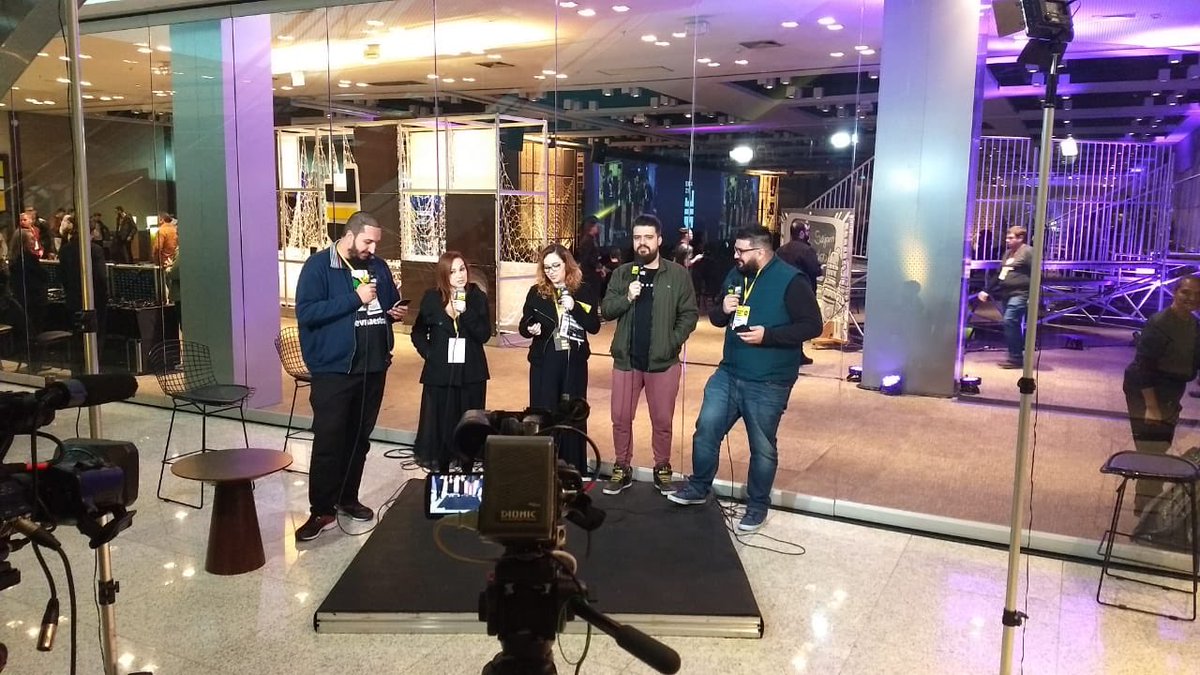 braziljs's tweet photo. A nossa live do Dia #2 da #BrazilJS2018 já está no ar. https://t.co/qAC4twkqhV https://t.co/MHM3FT7DCM