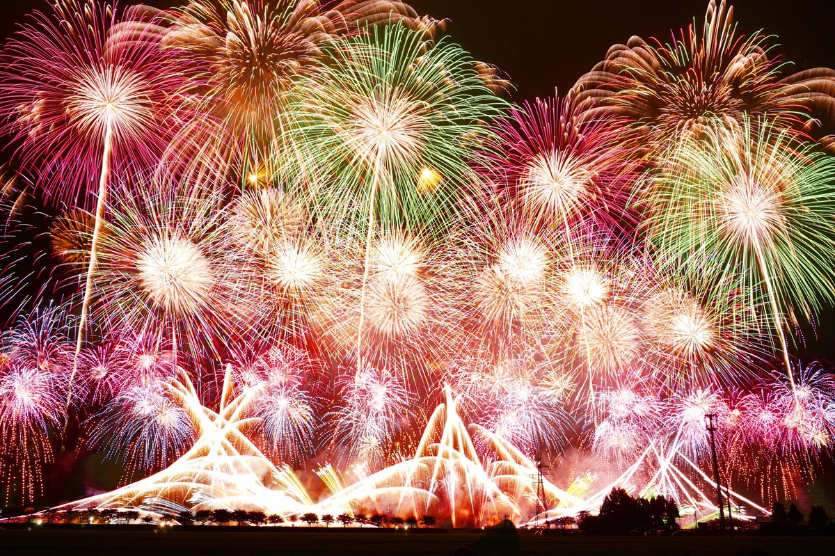 秋田大学医学部写真部 大曲の花火半端ないって 大曲の花火 全国花火競技大会 秋田においでよ T Co 9bhtuv4qld Twitter