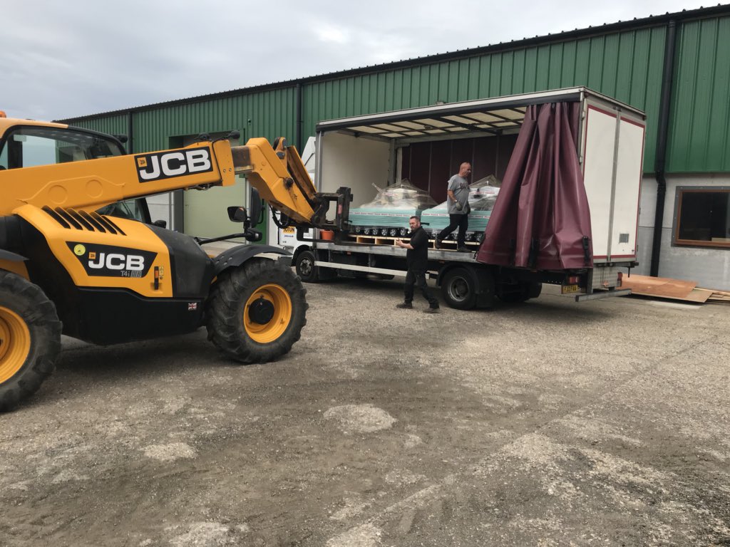 Funtrak1's tweet photo. @Funtrak1 mini tanks destined for the Czech Republic 🇨🇿 #lovingthepaintwork @Challengeragri https://t.co/HgrtTVI1Dv