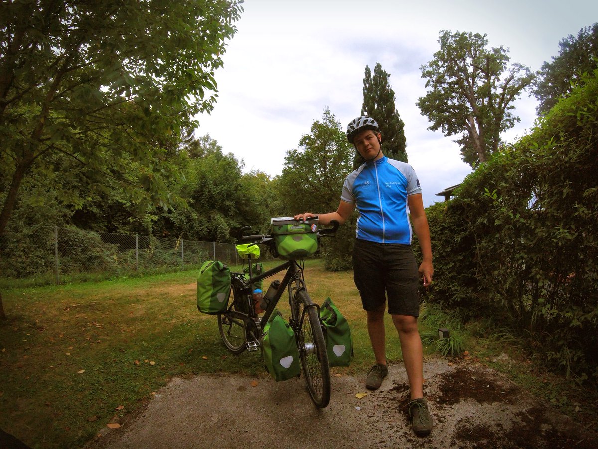 m_fahrradtouren's tweet photo. Reisen ist das schönste🌝🍃 #photooftheday #photography #nice #ortlieb #geil #natur #straße #reisen #radreise #bike #fahrrad #cool #fahrradreise #biketour #schön https://t.co/wGWIwZ2Csu