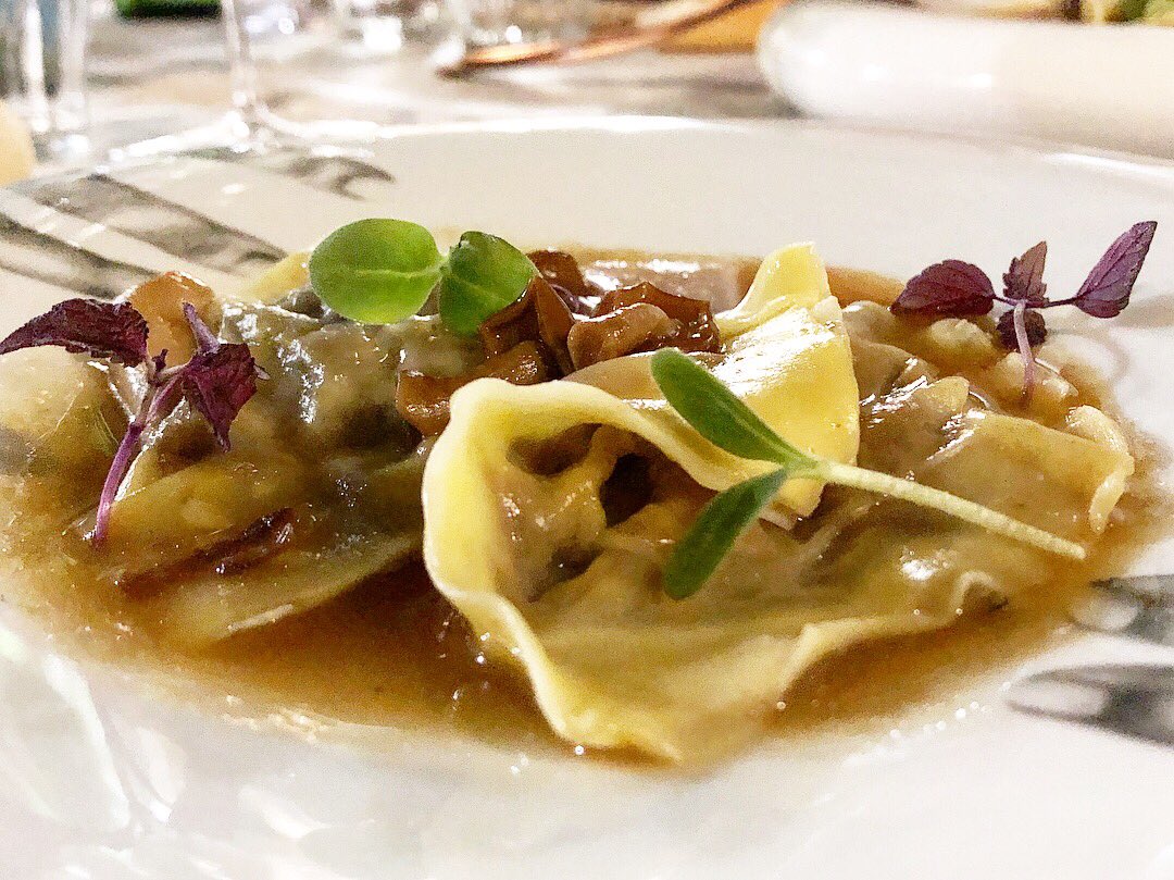 Gastrotxusan's tweet photo. Gran descubrimiento Restaurant Origens en #Denia , cocina de proximidad con un menu degustacion imbatible de 28€. Muy recomendable ( Ir al patio interior) https://t.co/0mMBzK75HG