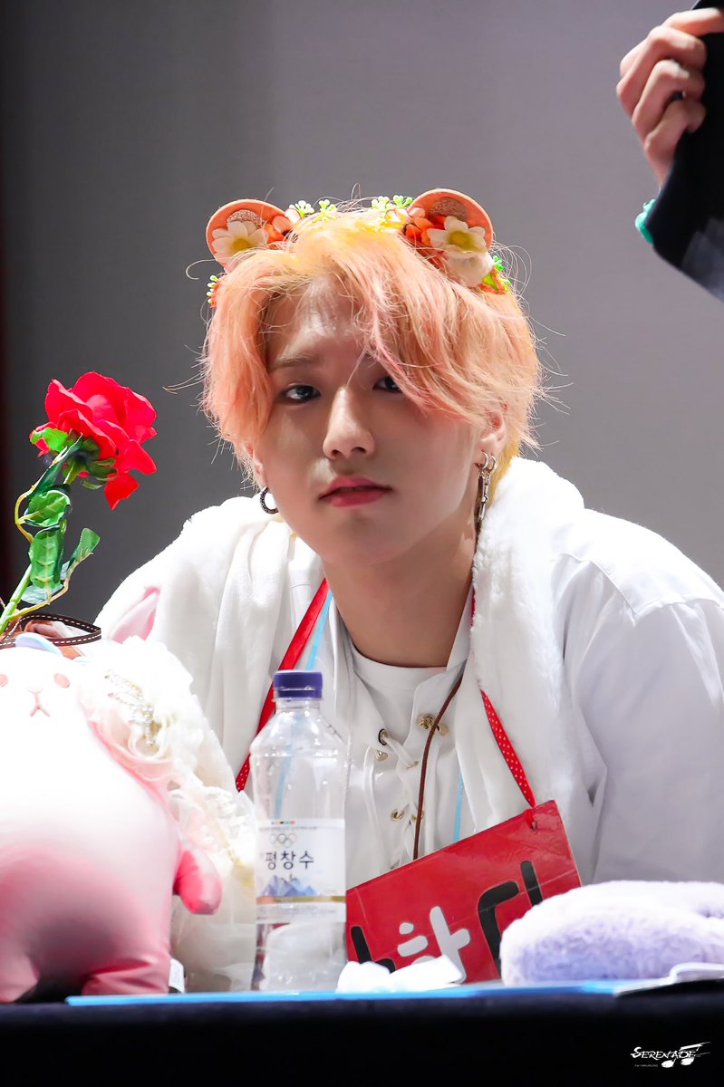 4lch3mistry's tweet photo. MIREN LA DIFERENCIA ENTRE SIN Y CON WHITEWASH LPM SU TONO DE PIEL ES HERMOSO PERO NOOO AHI TIENEN QUÉ IR ELLXS Y HACERLE PARECER QUE SE BAÑO EN CLORO. Me re saca.
#straykids #스트레이키즈 #hanjisung #whitewashedOUT @Stray_Kids https://t.co/SiVgCyB2kK