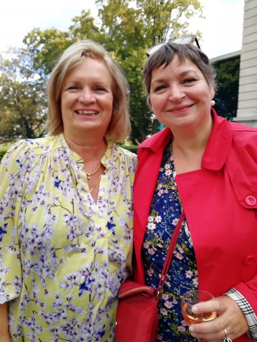 J'aperçois  #YaminaMezziani
<a href="/MaggyYerna/">Yerna Maggy</a> #HappyMany