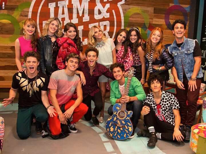 X_ChiaParravici's tweet photo. Los amo❤❤❤❤ https://t.co/FXQsvVg3qE