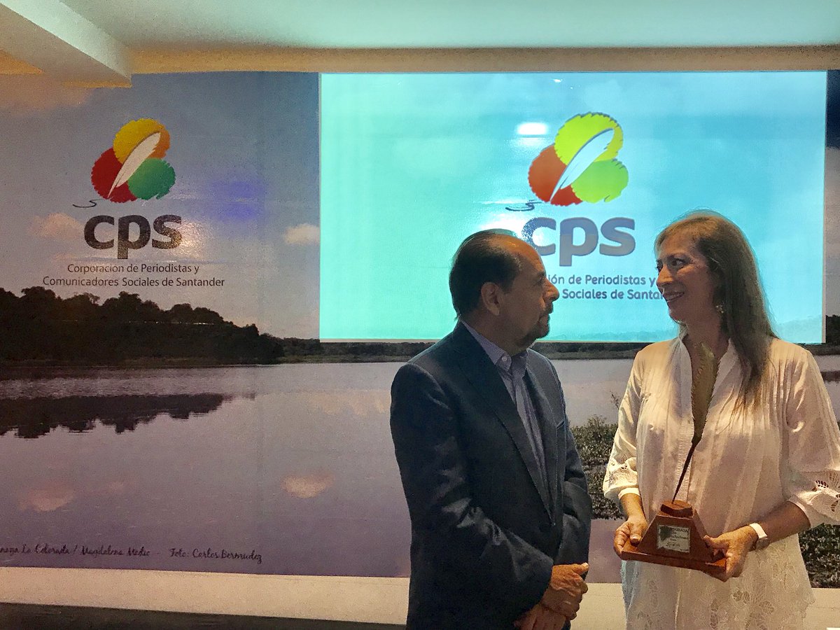 jaimechavezsuar's tweet photo. Merecido reconocimiento a Narda Cristina Roa por su difusión periodística generando cultura ambiental en los Colombianos@financiera Comultrasan https://t.co/MTjch9NZX1