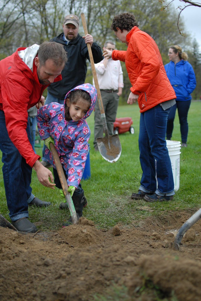 NYSUFC's tweet photo. The Village of Freeville, in consultation with adviser Ithaca City Forester Jeanne Grace, is using its Council Arbor Day grant dollars to have planting events in both spring and fall. https://t.co/LOovSuDM2b @CCETompkins @arborday @ithacatimes https://t.co/4MGuK2VbNA