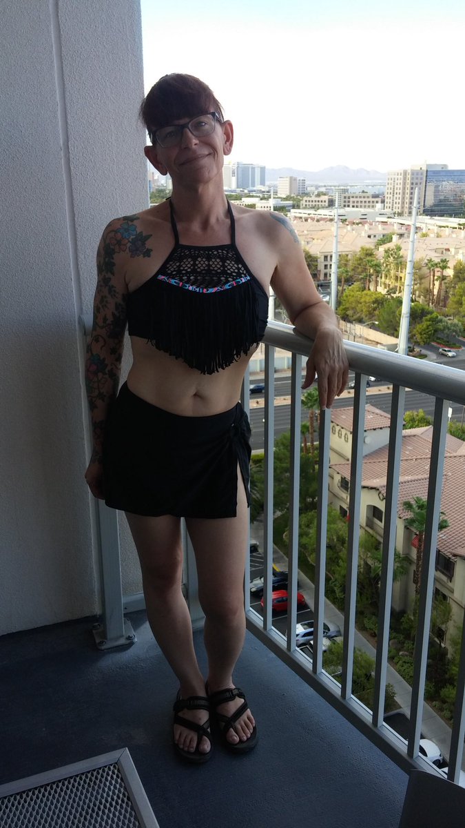 Blecknamore's tweet photo. New swimsuit. Wait, is that Las Vegas in the background? Why, yes it is! Still on vacation, but when I return I'll post a few more pics. Probably not any more of me mostly naked, but I'm sure that will only disappoint a few people. Lol! https://t.co/yZZPMYGevf