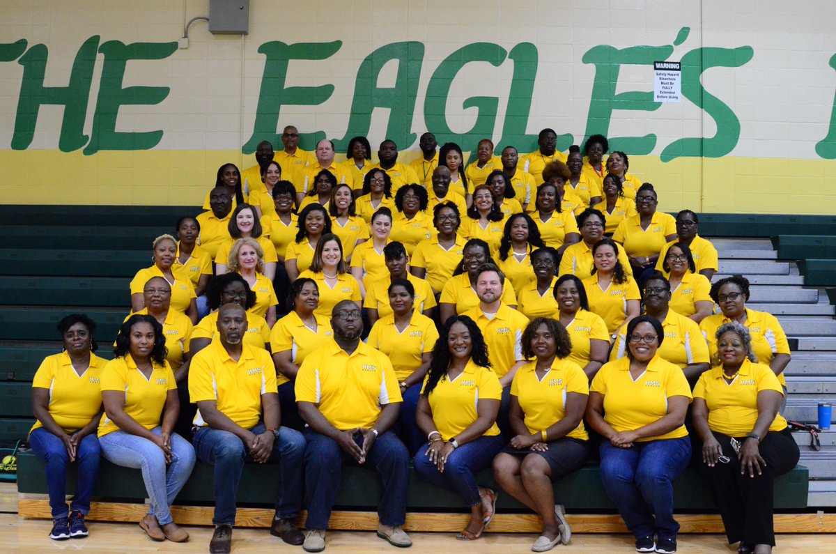 PrincipalBHJr's tweet photo. 2018-2019 Hopkins Middle Faculty & Staff. We are ONE. @RichlandOne #R1Strong. https://t.co/U9XME2Dgq0
