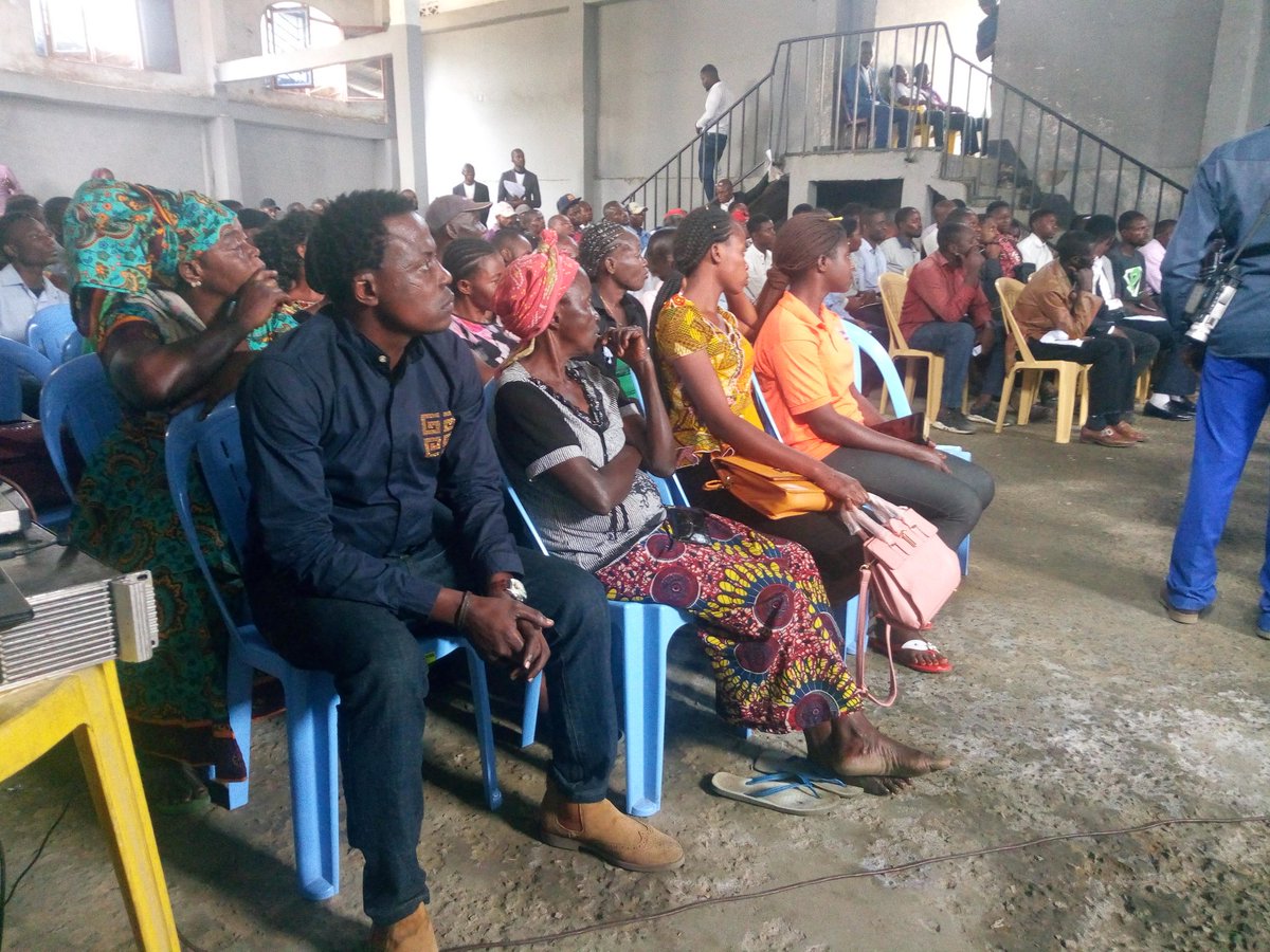 KiyambuPatrick's tweet photo. #RDC #Kinshasa #Kinsenso @cjvrdc_  demostration de la machine a voter avec les #Jeunes #Papa et #Maman @Muyumba @cenirdc @Armandyav2 @KatengoMafo @EbambiKatalayi @PatrickMuyaya dans le cadre de la #cloturedumoisdelaJeunesse 
#Preingeindou = #planification
#Biso https://t.co/JYoCO3kQLv