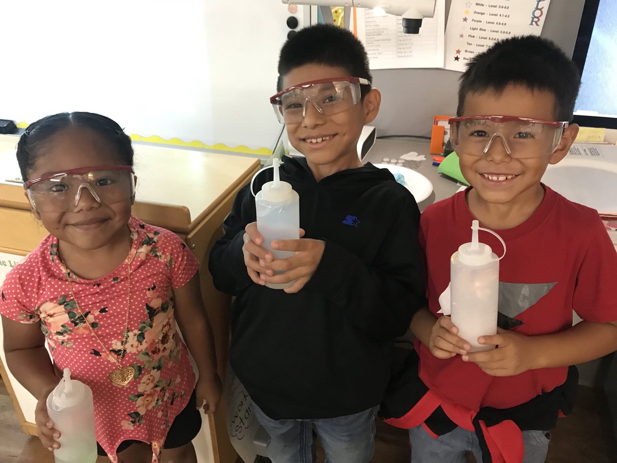 AUlyssa01's tweet photo. This type of experiment is my favorite for the beginning of the year.  The students get excited about science and working through some of the basic steps in the scientific process.  It was a fun way to wrap up the week! #swsalbertville #fizzyrainbow https://t.co/HRauORNCkh