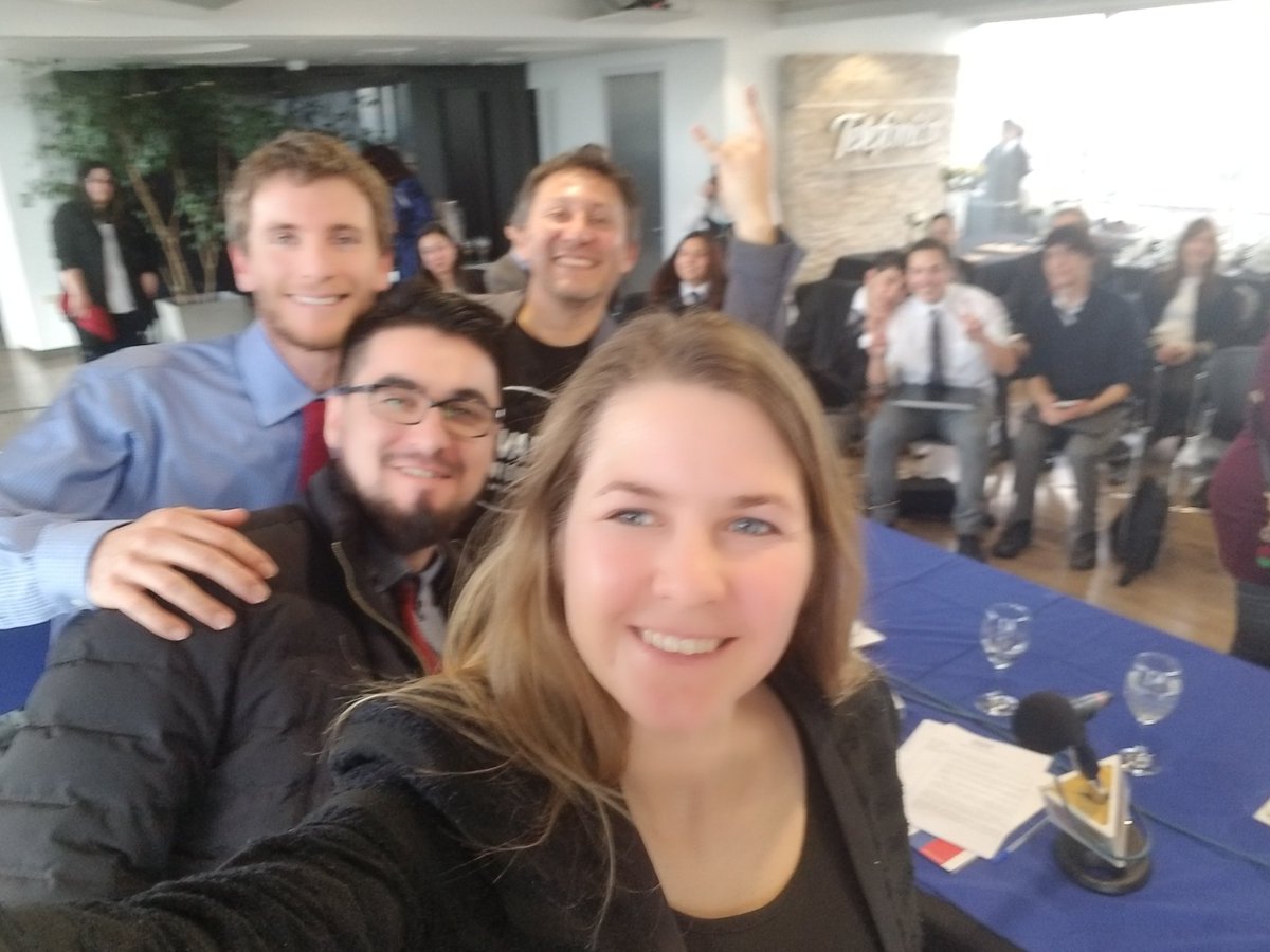 Carorossi's tweet photo. Gracias @jmsantacruz_, Director Nacional de @SenceChile por acompañarnos en Especial de #InnovaRock para hablar de Beca #1000Programadores y la Modernización de la institución @irockCL https://t.co/w5fXrhNdH7