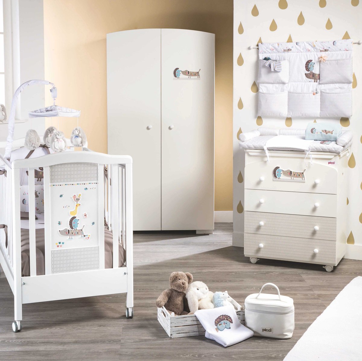 I disegni, le fantasie e i colori, nella cameretta dei neonati, contribuiscono a stimolare la fantasia e favoriscono lo sviluppo delle loro capacità cognitive.
bit.ly/ringo_18