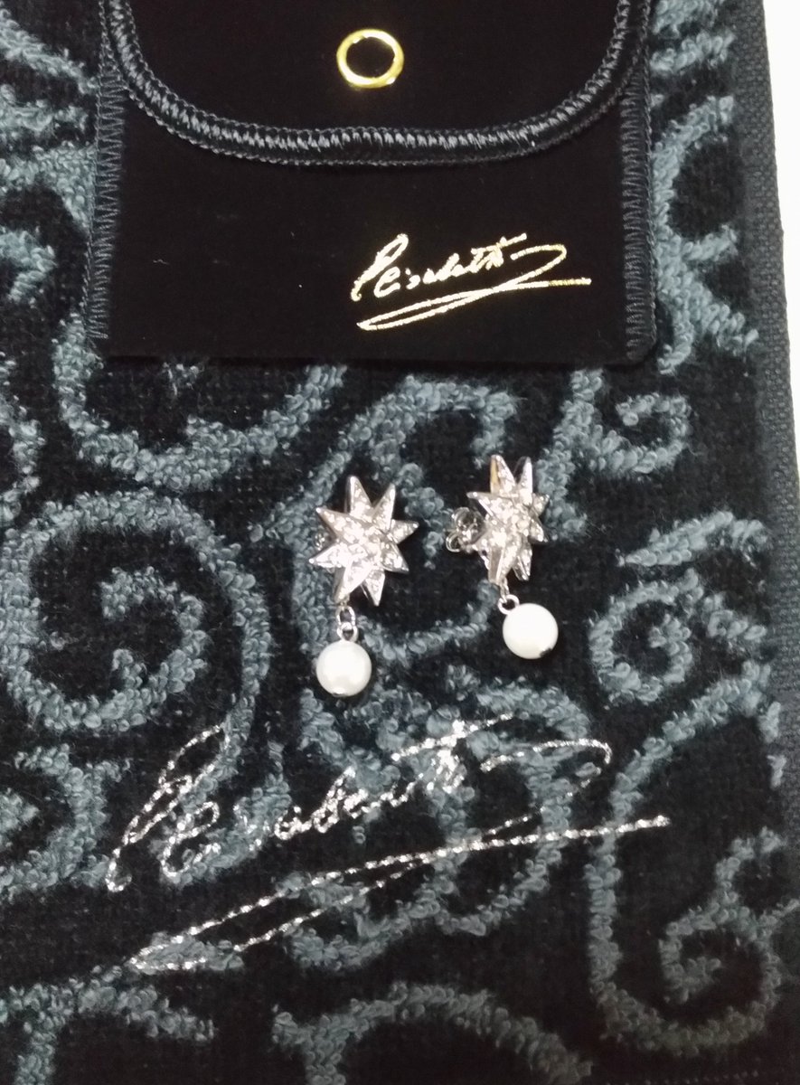 あんまりグッズ買うほうではないんだけど、今回のエリザベートは珍しく