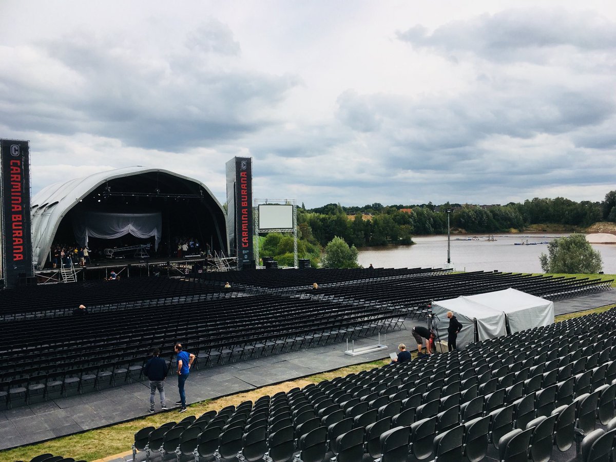 Josep_Vicent's tweet photo. Pasada de escenario esta noche! Great @philzuid @LaFuraDelsBaus @AmparoNavarro @CulturaNova @JosRoeden https://t.co/0MzVIHPHrz
