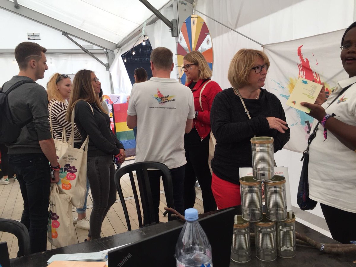 Forumjeunes_BE's tweet photo. C’est parti pour deux jours de sensibilisation, de consultations mais aussi de fun au festival @LesSolidarites à Namur. #lesSolidarites #CJCF #CJenaction #festivals2018 https://t.co/E9OSDAcux9