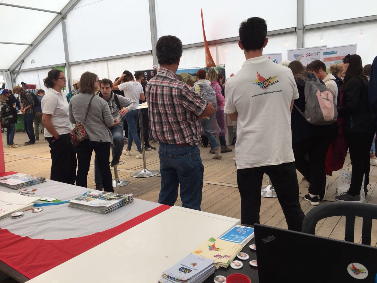 Forumjeunes_BE's tweet photo. C’est parti pour deux jours de sensibilisation, de consultations mais aussi de fun au festival @LesSolidarites à Namur. #lesSolidarites #CJCF #CJenaction #festivals2018 https://t.co/E9OSDAcux9