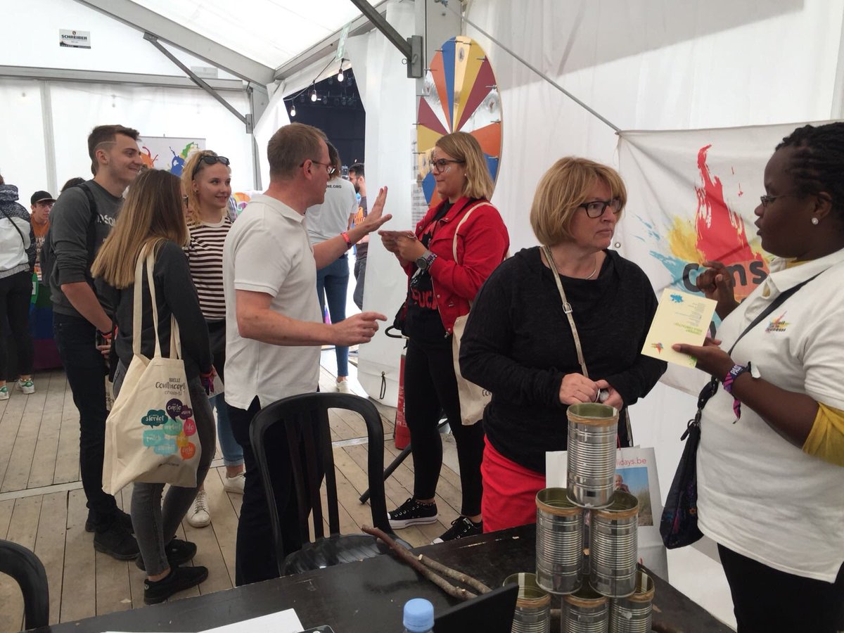 Forumjeunes_BE's tweet photo. C’est parti pour deux jours de sensibilisation, de consultations mais aussi de fun au festival @LesSolidarites à Namur. #lesSolidarites #CJCF #CJenaction #festivals2018 https://t.co/E9OSDAcux9
