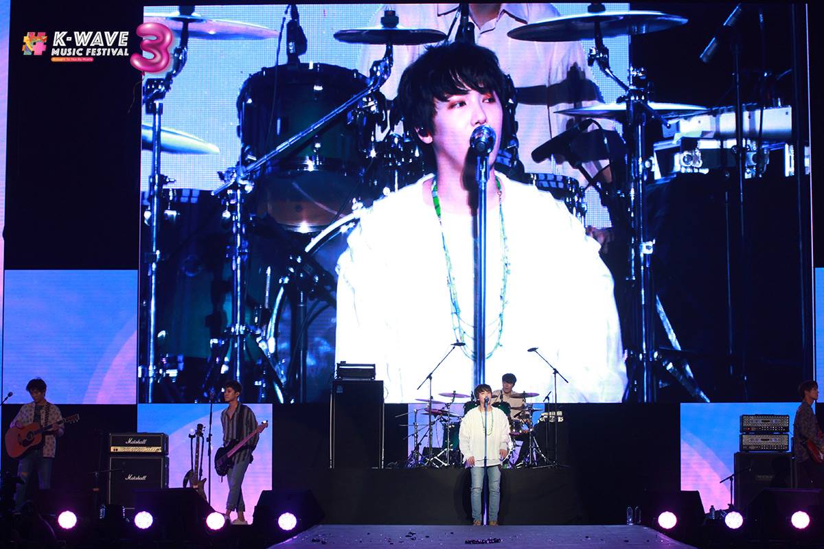 msiakpopfans's tweet photo. [HQ] 180818 K-WAVE 3 Music Festival Brought to you by Mcalls 

Hope to see FT ISLAND for a full concert in Malaysia soon!🎸💖

#Kwave3MusicFestival #KWAVE3 #macpiePro #Mcalls #FTISLAND #FtislandinMY #ftislandinkwave3malaysia #legend #sebelumenlistplease @FNC_ENT https://t.co/sckx6ggXIF