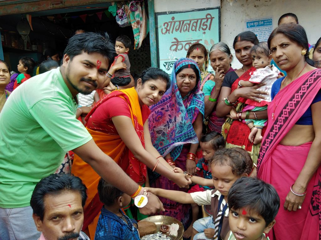 CgDurg's tweet photo. महिला बाल विकास विभाग द्वारा चलाई जा रही इस मुहिम को हम ,,पोषण रक्षा सूत्र बंधन,, कहेंगे ।
यह मुहिम भावनात्मक रूप से नागरिकों को बाल मित्र बनने में व पोषण अभियान को जन आंदोलन बनाने में मदद करेगी । https://t.co/4440RFtdvf
