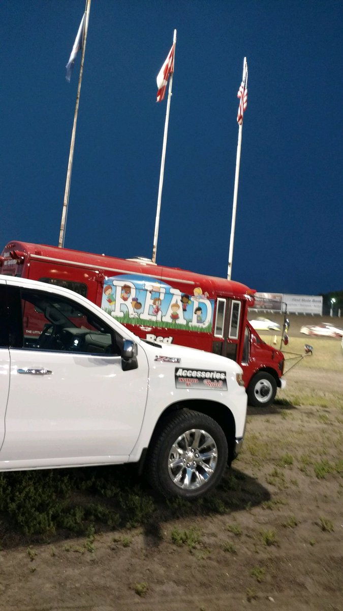 rydellcars's tweet photo. Some additional pictures from the Adventures of @GFRedReadingBus at last nights #BusRaces at @bestdirttrack Thanks to @GFSchools @gflibraryND @GrandForksParks @GrandForksCity @GFFEAlumniNet #Rydell1Team https://t.co/CBBCBhcf6y
