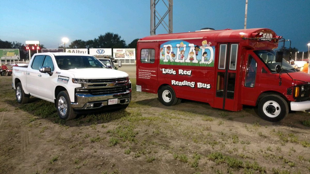 rydellcars's tweet photo. Some additional pictures from the Adventures of @GFRedReadingBus at last nights #BusRaces at @bestdirttrack Thanks to @GFSchools @gflibraryND @GrandForksParks @GrandForksCity @GFFEAlumniNet #Rydell1Team https://t.co/CBBCBhcf6y