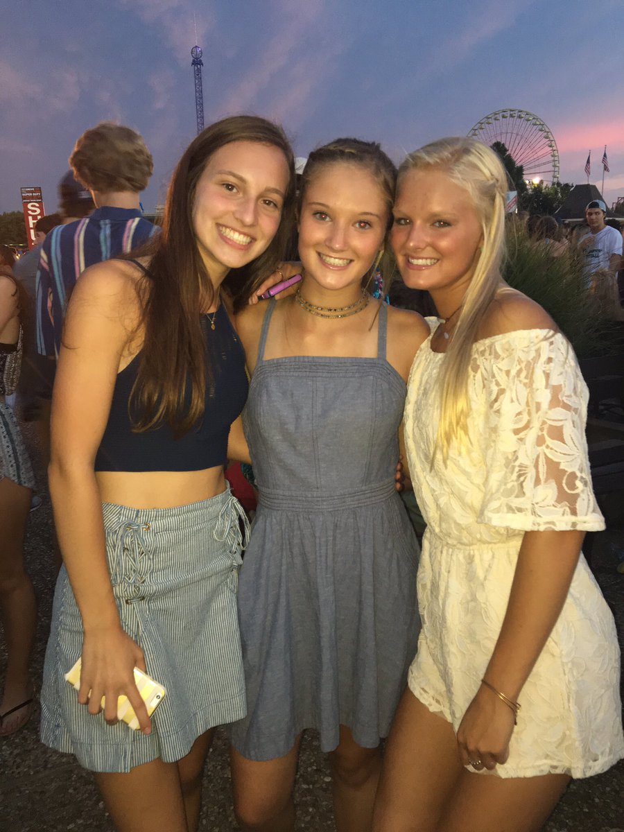 kaknight03's tweet photo. Happy 18th birthday sweet girl @torihill22🤪 love you more than anything hope todays the best💓 https://t.co/oMh5QSegqe