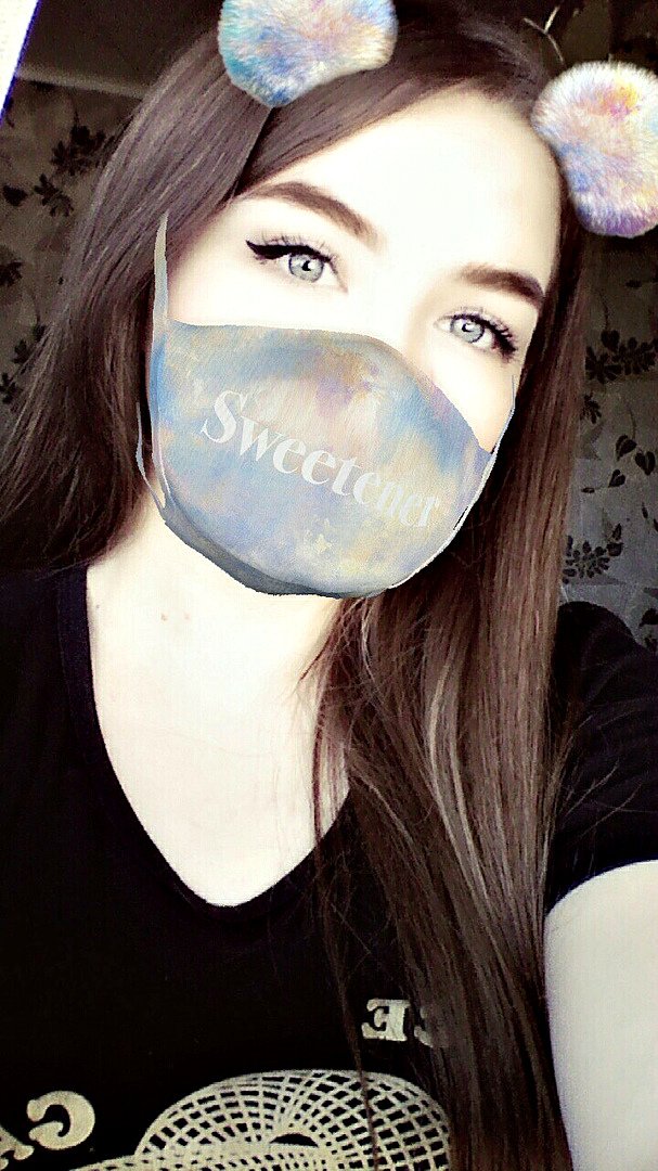 margomayer13's tweet photo. @ArianaGrande This mask is just super. I made a lot of photos. I love you very much. https://t.co/WiE4QfyrYF