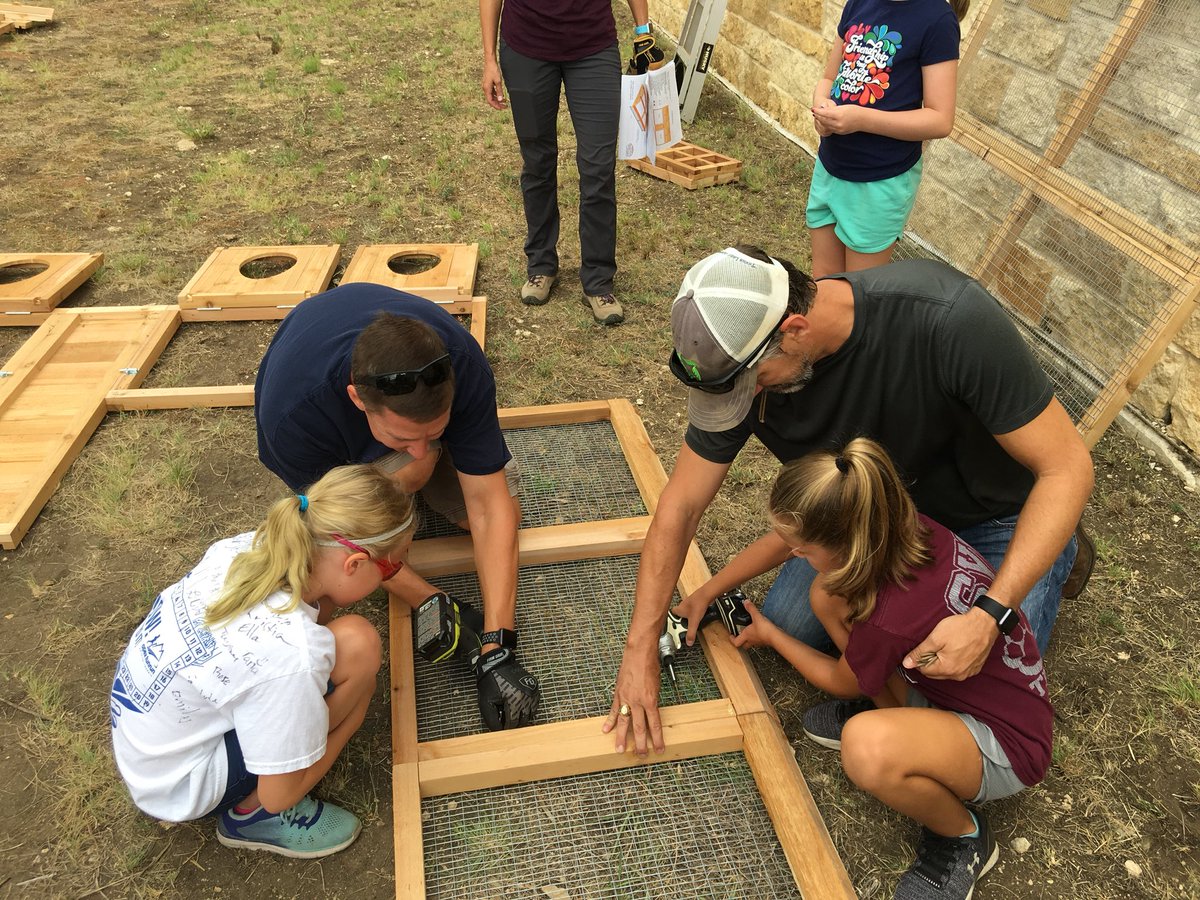 SarahChew929's tweet image. Blown away by all the support this morning to get the coop together! @UrbanCoops #disruptMORE #sycamoreyr2 #urbancoop