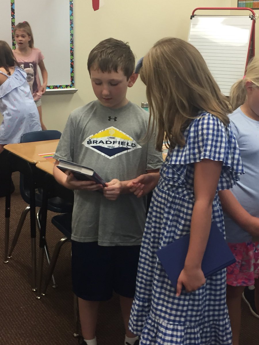 laviolk's tweet photo. Speed booking our favorite books to spread the love of reading on the first day of school! #BradfieldBold https://t.co/5FjGJSROyM