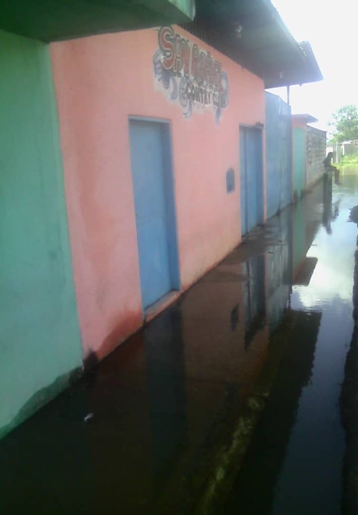 #25Ago | EMERGENCIA. En  Barrancas del Orinoco la crecida del Río tiene mayor alcance estos últimos 3 días. Habitantes de Callejón Las Delicias del Sector San Rafael entre otros, en total zozobra. Sigue prevaleciente la INDOLENCIA y DESGOBIERNO. #Monagas #Venezuela