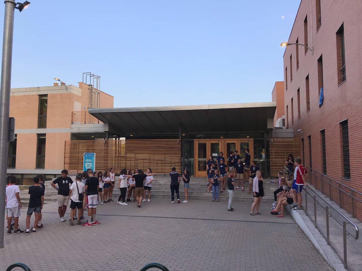 Learn_Play_YE's tweet photo. Thanks to Residencia Giner de los Ríos @ComunidadResa Again, the best facilities!

Gracias a la Residencia Giner de los Ríos @ComunidadResa De nuevo ofreciendo las mejores instalaciones y comodidades!
@AytoAlcalaH 
@EUErasmusPlus @InjuveSpain @cdrivasfutsal https://t.co/yqxrJx36TX