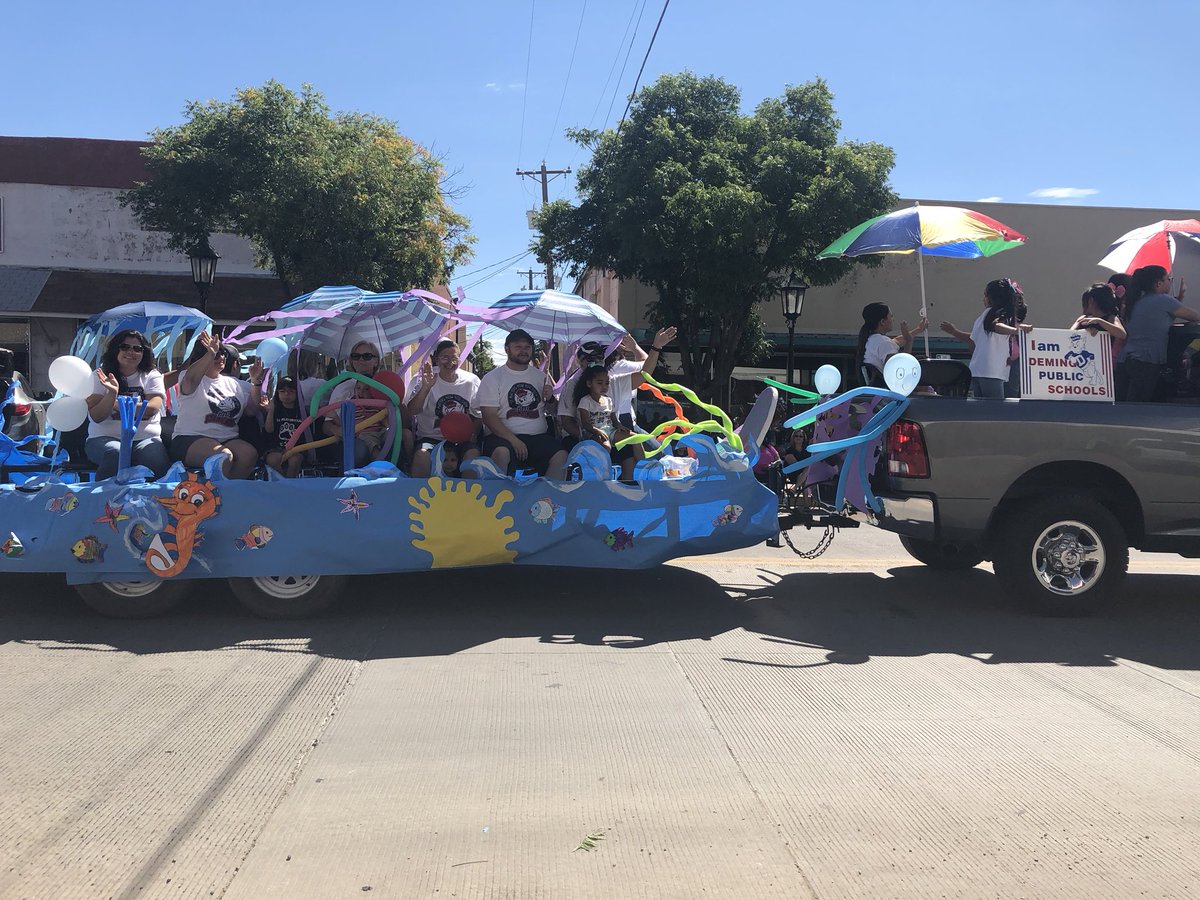 ASpeer16's tweet photo. Go Bell School!  Way to get out there and show your school spirit! https://t.co/Z87a8VdSAV