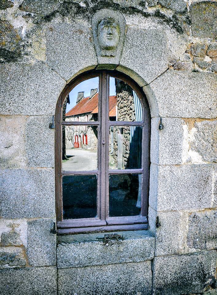 MumTaupe's tweet photo. [#Creuse] un petit #TèrraAventura pour finir les vacances, l'occasion de visiter notre si belle #Creuse et ses curiosités ici le village de #Masgot https://t.co/A4n8B5K4oJ