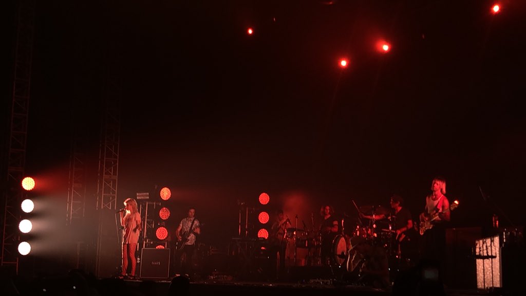 ftnhkimah's tweet photo. i seriously can’t get over paramore esp hayley 😍♥️ @yelyahwilliams @paramore #ParamoreAfterLaughter #ICEBSD #MCMLive https://t.co/MzwYjVQrIa