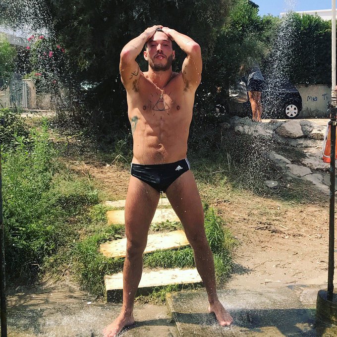 2 pic. Back to Italy ???? #shortvacay #gay #strikeapose #butt https://t.co/AaMqh7ZMVS