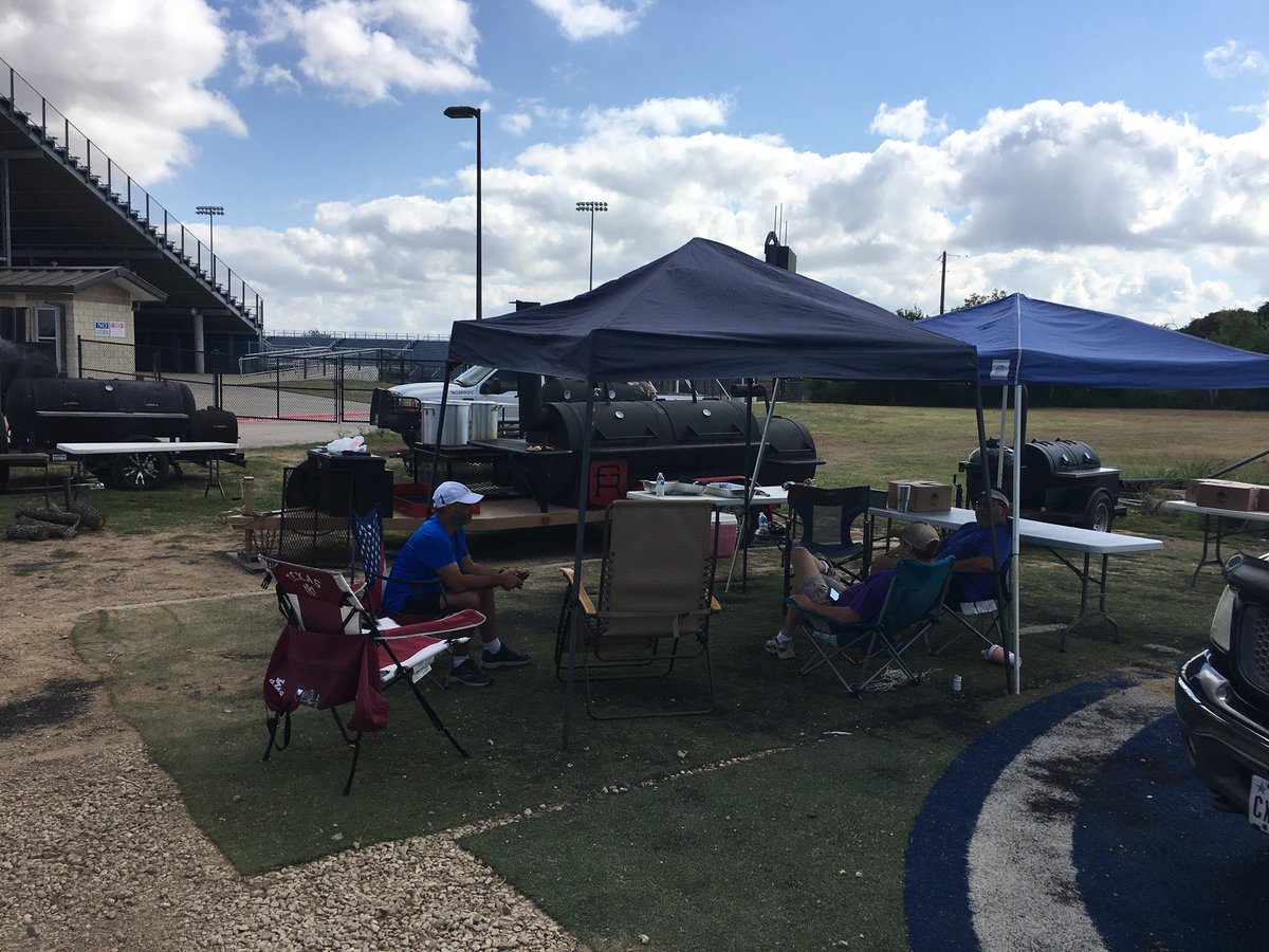 CoachDean_GISD's tweet photo. Gtown dads have been hard at it since midnight last night cooking up the GRUB for MTE tonight. You don’t want to miss this! #THETEAMX3 #WEGOTMEAT! https://t.co/M8NXOQIsap