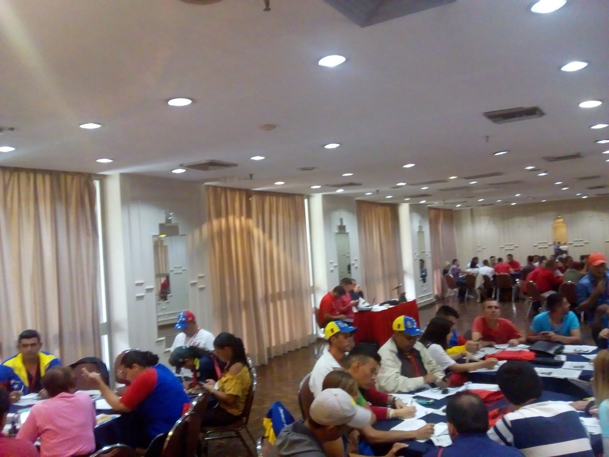 #FOTOS Táchira y Mérida debatieron en mesas de trabajo  el Plan de Recuperación Económica en la II Plenaria del IV Congreso. Seguiremos en la calle a la vanguardia por la prosperidad económica <a href="/NicolasMaduro/">Nicolás Maduro</a> <a href="/dcabellor/">Diosdado Cabello R</a> <a href="/FreddyBernal/">Freddy Bernal</a> <a href="/MervinMaldonado/">Mervin Maldonado</a>