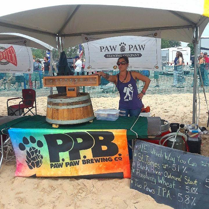 2pawsbeer's tweet photo. Beach bumming and brews in northern Michigan!

Burning Foot Beer Festival in Muskegon is in full swing. Be sure to drop by and try our fresh New England IPA, Any Which Way You Can!

#DrinkBeer #RealBeer #MIBeer #ChooseYourPath #2Paws #CraftBeer #Cheers #Prost https://t.co/j8FosK7Vnc