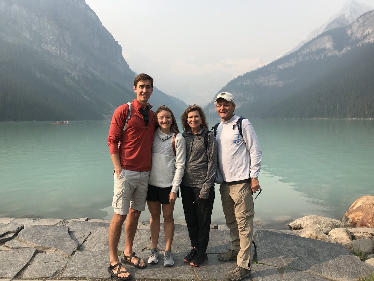 davidrpendleton's tweet photo. Canada. You may only be America’s hat, but you are a very, very, very good looking hat. #travelwiththoseyoulove #wheredoyoutakeyourhsmshirt https://t.co/CyxjMSm5wz