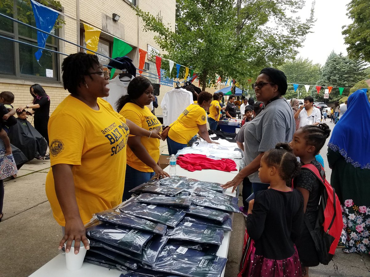 ChicagoCAPS24's tweet photo. A great time had by all at the 024th District back to school event. Huge thanks to our community partners especially   Northside Tabernacle of Praise.
@NSTOPchurch. https://t.co/t4FWMxqy7o